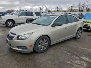 Chevrolet Cruze LS 1.8L 4 2013