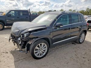Volkswagen Tiguan S 2.0L 4 2015