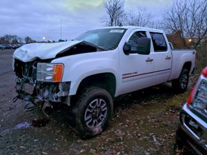 GMC Sierra K3500 DENALI 6.6L 8 2012
