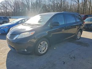 Toyota Sienna XLE 3.5L 6 2011