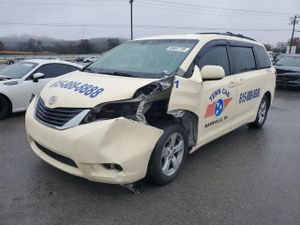 Toyota Sienna LE 3.5L 6 2011