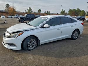 Hyundai Sonata SE 2.4L 4 2015