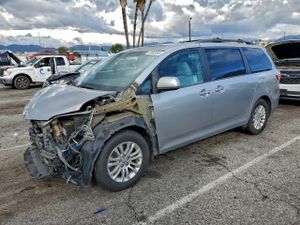 Toyota Sienna XLE 3.5L 6 2015