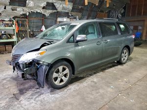 Toyota Sienna LE 3.5L 6 2014