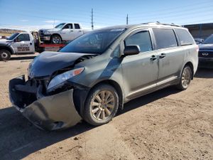 Toyota Sienna LE 3.5L 6 2014