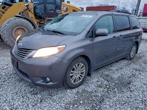 Toyota Sienna XLE 3.5L 6 2013