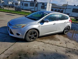 Ford Focus SE 2.0L 4 2014