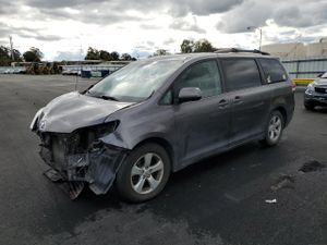 Toyota Sienna LE 3.5L 6 2013