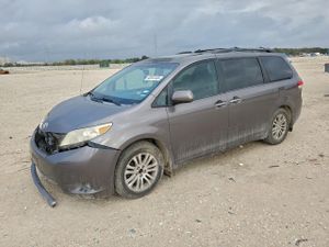 Toyota Sienna XLE 3.5L 6 2013