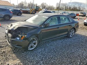 Volkswagen Passat SEL 2.0L 4 2014