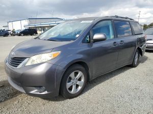 Toyota Sienna LE 3.5L 6 2011