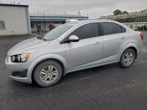 Chevrolet Aveo (Sonic) LT 1.8L 4 2015