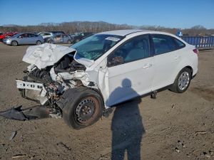 Ford Focus SE 2.0L 4 2012
