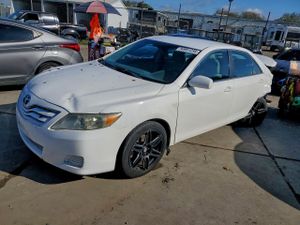 Toyota Camry BASE 2.5L 4 2011