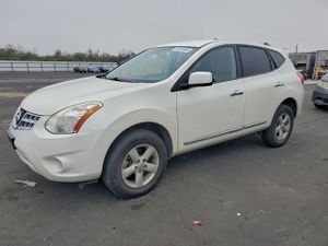 Nissan Rogue S 2.5L 4 2013