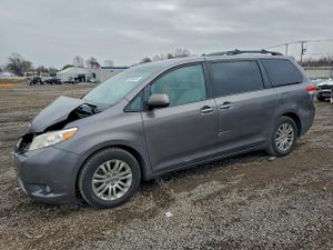Toyota Sienna XLE 3.5L 6 2013