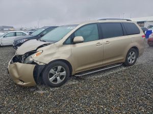 Toyota Sienna LE 3.5L 6 2011