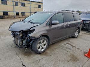 Toyota Sienna LE 3.5L 6 2012