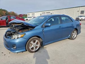 Toyota Corolla BASE 1.8L 4 2013