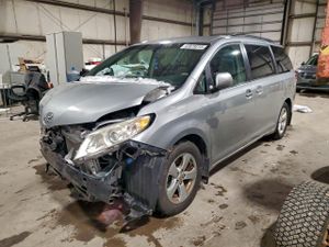 Toyota Sienna LE 3.5L 6 2014