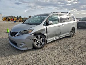 Toyota Sienna SPORT 3.5L 6 2015