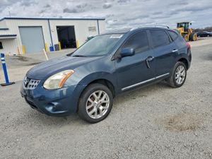 Nissan Rogue S 2.5L 4 2013
