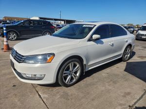 Volkswagen Passat SEL 2.0L 4 2013
