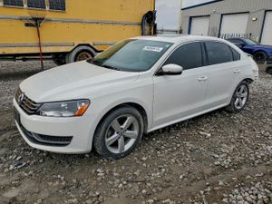 Volkswagen Passat SE 2.0L 4 2013