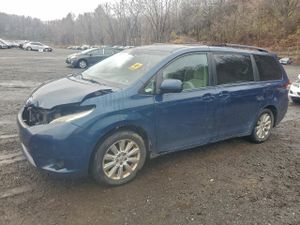 Toyota Sienna LE 3.5L 6 2012