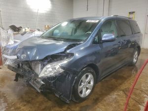 Toyota Sienna LE 3.5L 6 2013