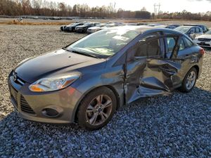 Ford Focus SE 2.0L 4 2014