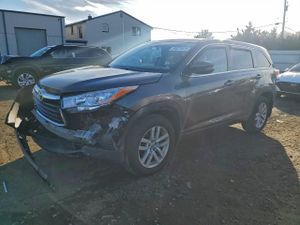 Toyota Highlander LE 3.5L 6 2015