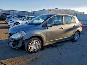Nissan Versa S 1.8L 4 2010
