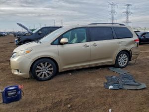 Toyota Sienna XLE 3.5L 6 2011