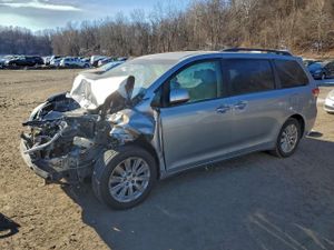 Toyota Sienna XLE 3.5L 6 2013