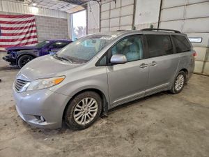 Toyota Sienna XLE 3.5L 6 2013