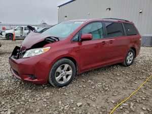 Toyota Sienna LE 3.5L 6 2013