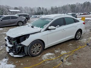 Hyundai Sonata SE 2.4L 4 2015