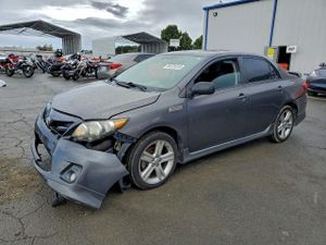 Toyota Corolla BASE 1.8L 4 2013