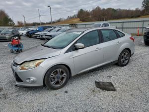 Ford Focus SE 2.0L 4 2014