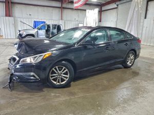 Hyundai Sonata SE 2.4L 4 2015