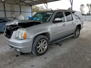 GMC Yukon DENALI 6.2L 8 2013
