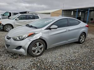 Hyundai Elantra GLS 1.8L 4 2013