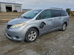 Toyota Sienna LE 3.5L 6 2013