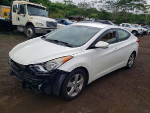Hyundai Elantra GLS 1.8L 4 2013