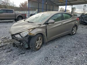 Hyundai Elantra GLS 1.8L 4 2013