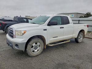 Toyota Tundra DOUBLE CAB SR5 5.7L 8 2011