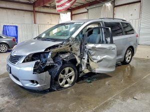 Toyota Sienna LE 3.5L 6 2014