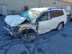 Toyota Highlander BASE 3.5L 6 2013