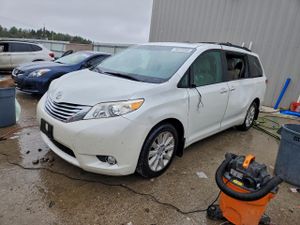 Toyota Sienna XLE 3.5L 6 2012